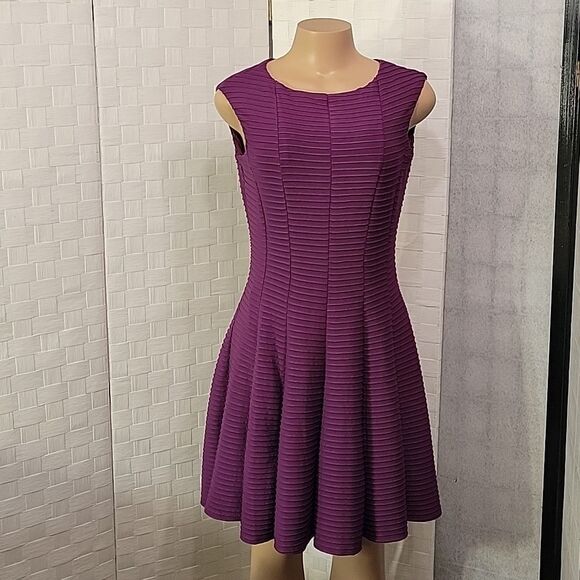 BRAND NEW GABBY SKYE SLEEVELESS ROUNDNECK LINE GOLD ZIP CLOSURE  DRESS - Picture 4 of 15